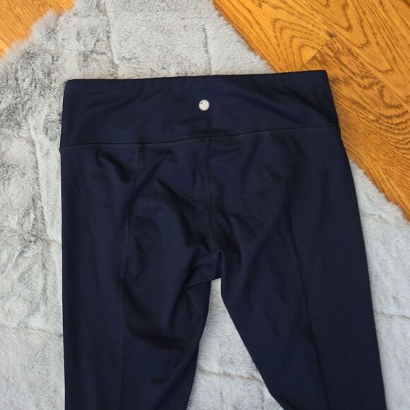 Yogalicious Navy Capri Leggings, Women's Size Medium, Great Condition - Picture 6 of 8